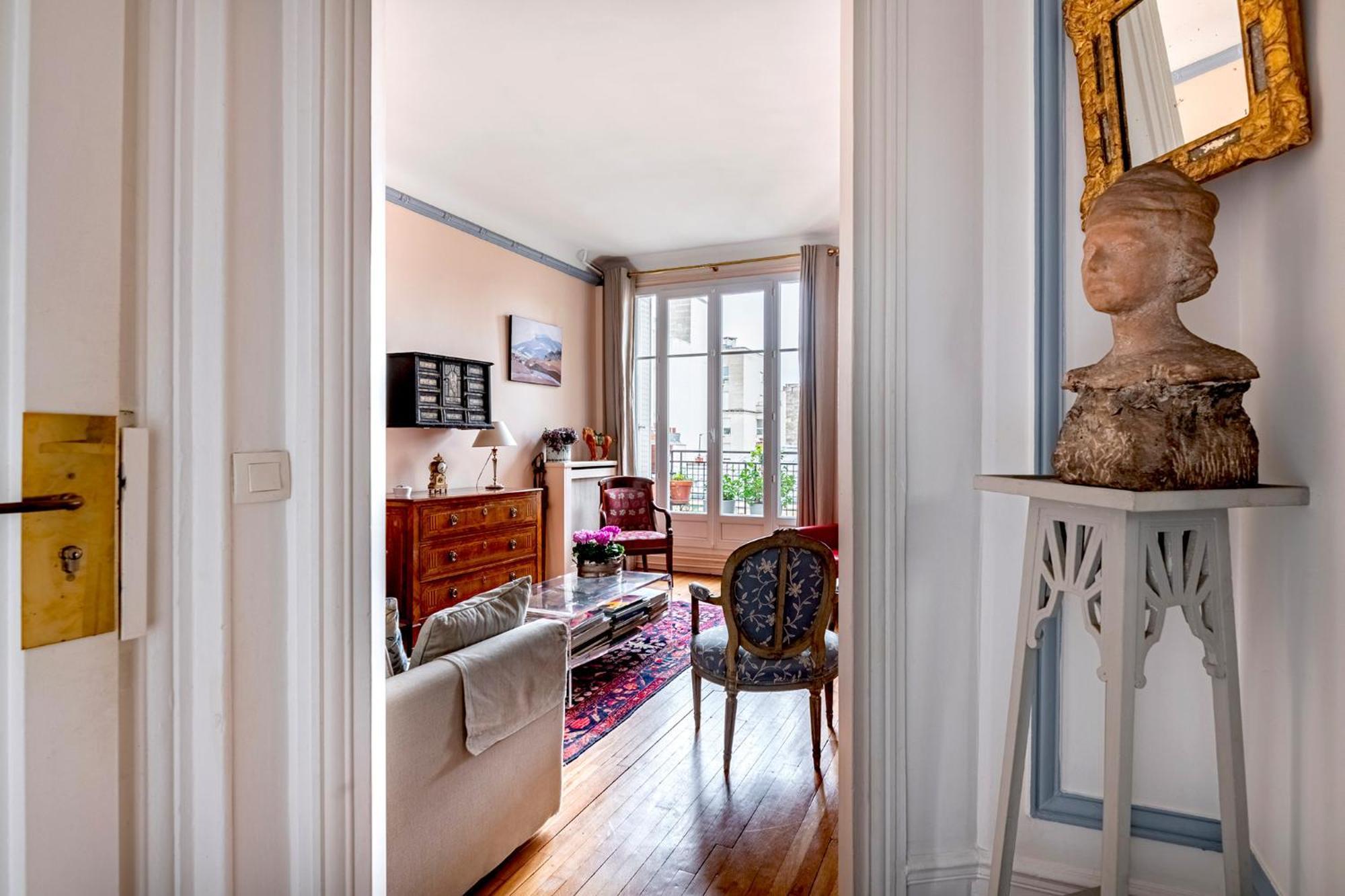 Veeve - Champagne Sky Apartment