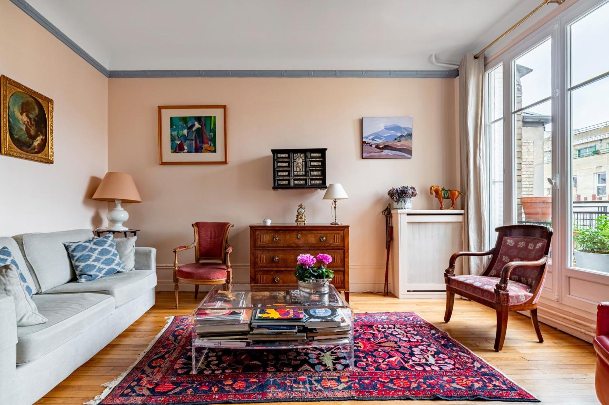 Veeve - Champagne Sky Apartment